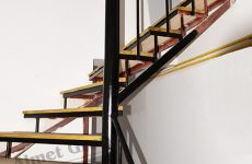 Escalier en bois sur structure métallique