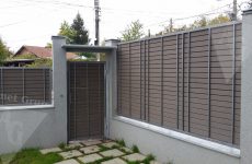 Clôtures et portails couverts avec de profilés WPC